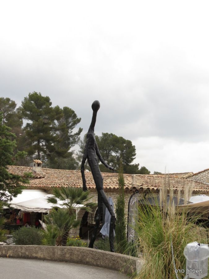 פסל של ג'קומטי ב Saint Paul De vence