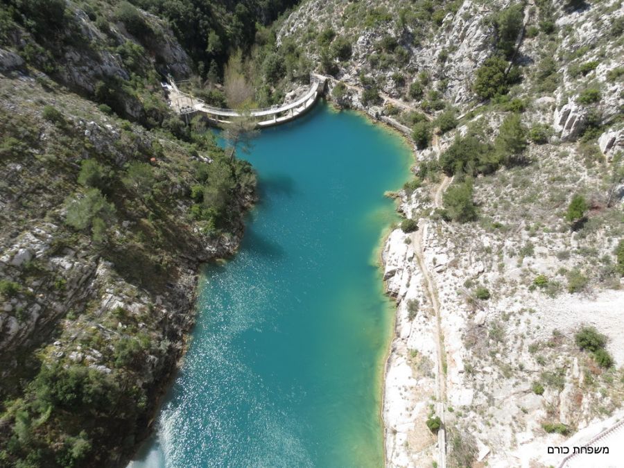 האגמון במוצא סכר אגם Zola