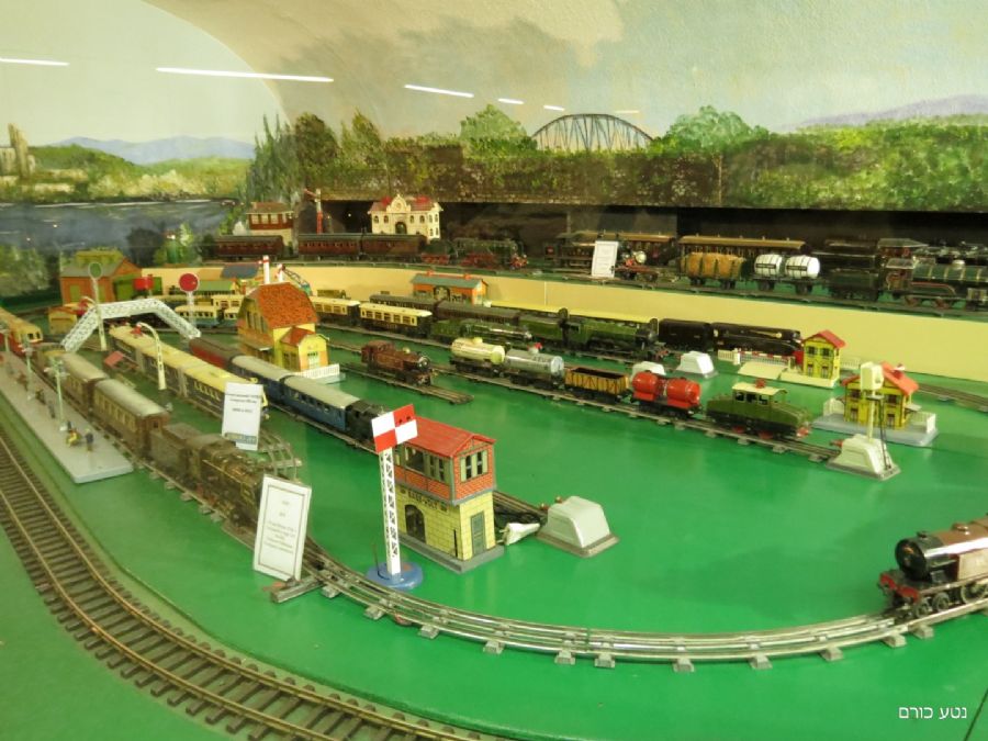 קומה שלמה של רכבות