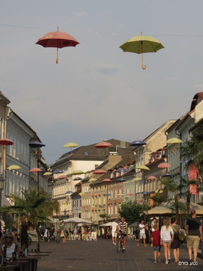 מטריות מרחפות בקלגנפורט