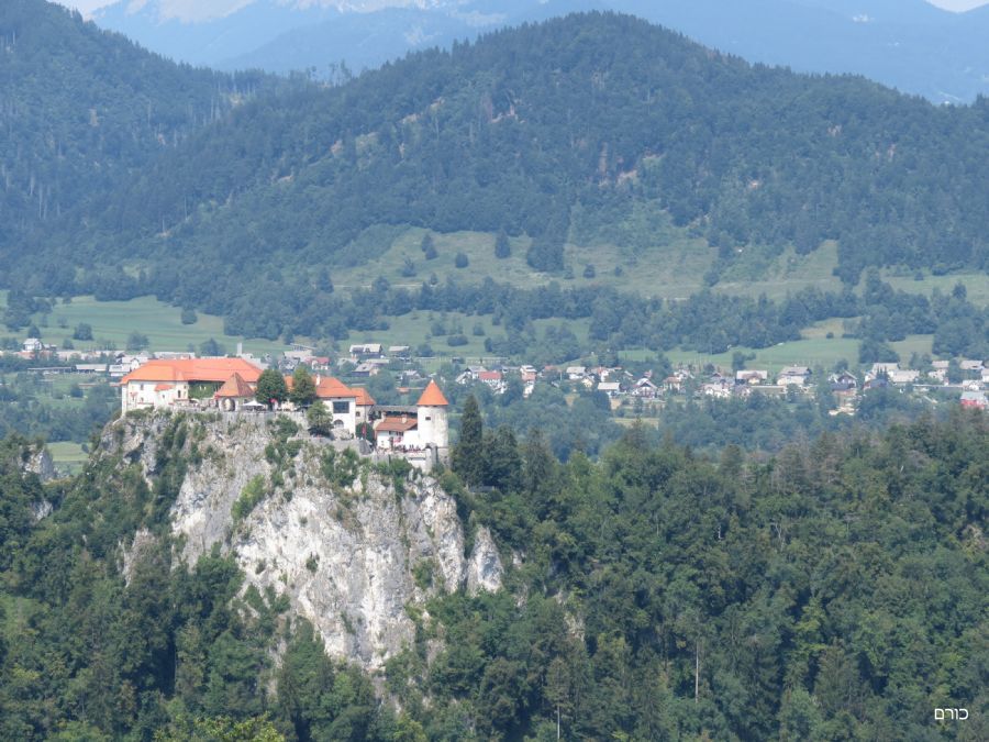 מצודת בלד נשקפת מגבעת סטרז'ה