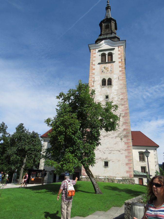 הכנסייה שעל האי