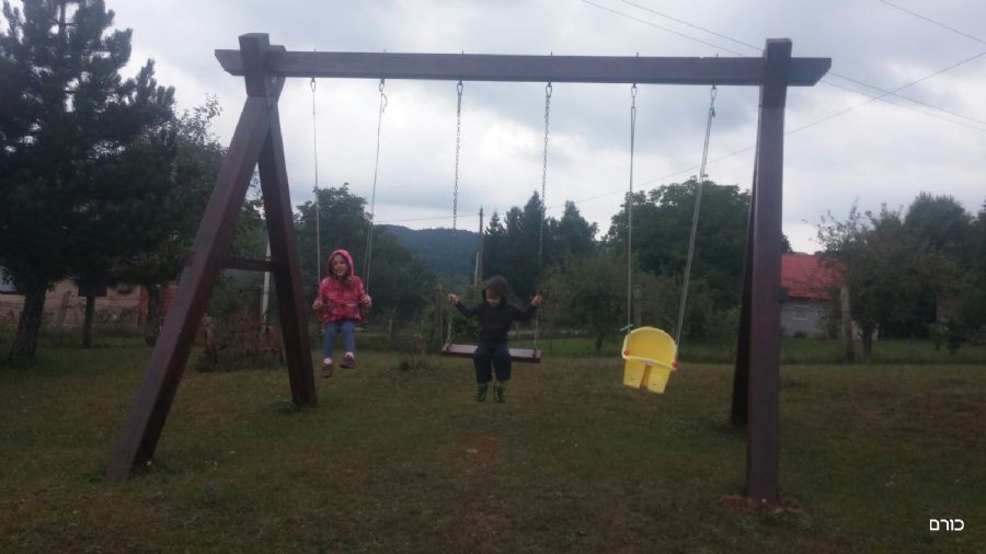 נדנדה בדירת הכפר שלנו