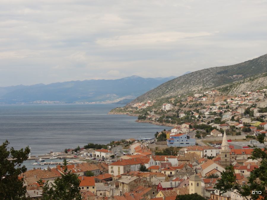 הנוף מהטירה בעיר סניי