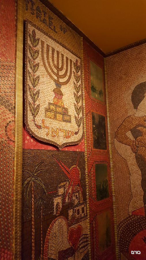 מנורה ממדבקות סיגרים (!!)מוזיאון וולנדם