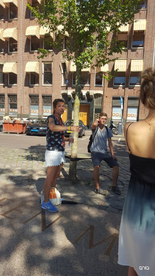 מורגן מדריכת הסיור באמסטרדם