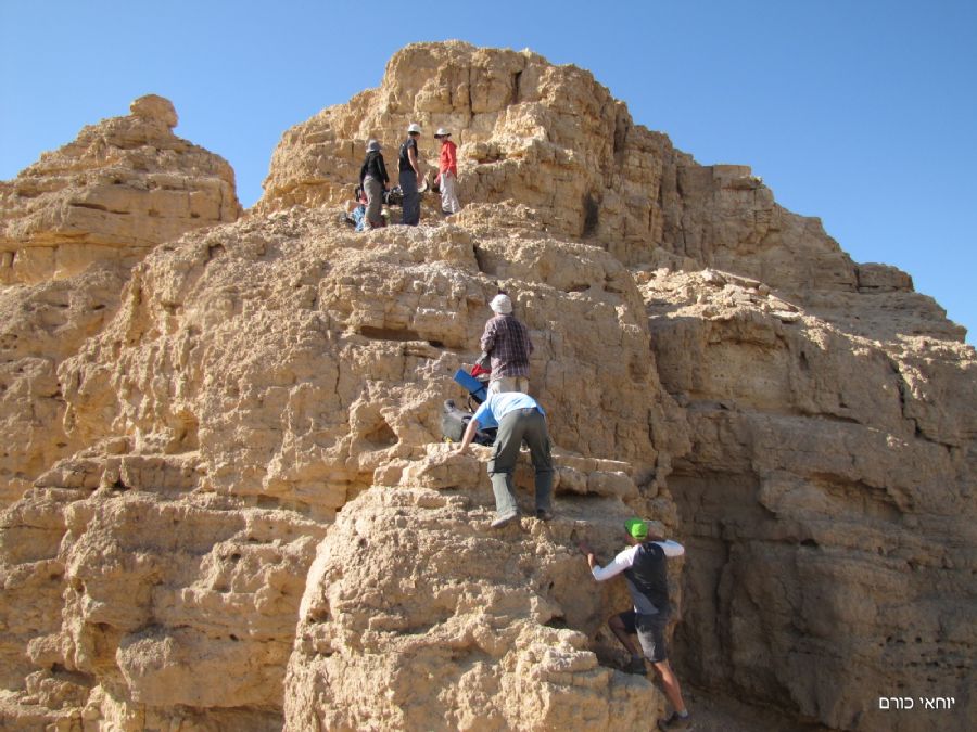 העליה מהסכין דרומה (הסולמות שהותקנו בסכין אינם עוד