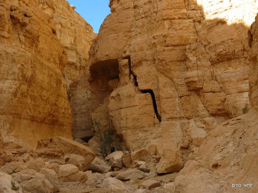 לקראת נפילה...