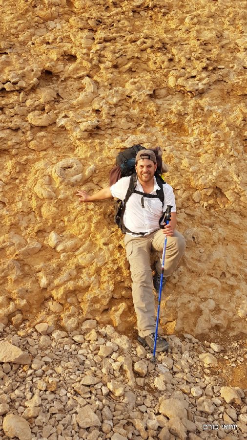 סיום ליד קיר האמוניטים