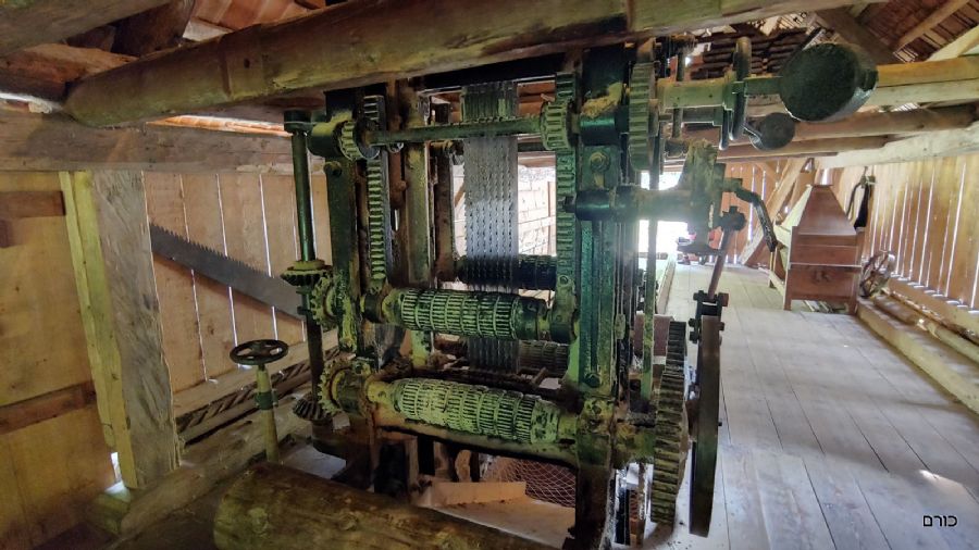 המנסרה המונעת בכח המים