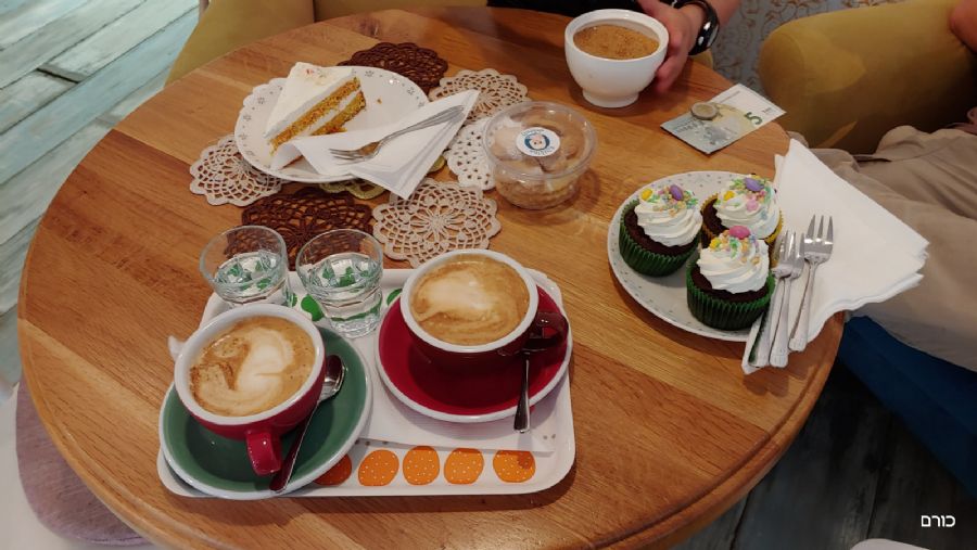 קפה ועוגיות בסוף מסלול