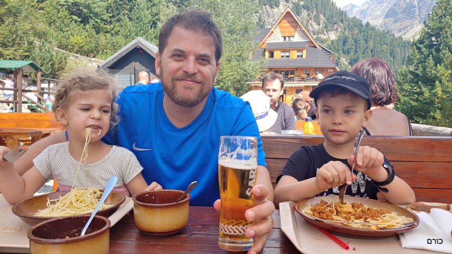 צהרים לצד האגם