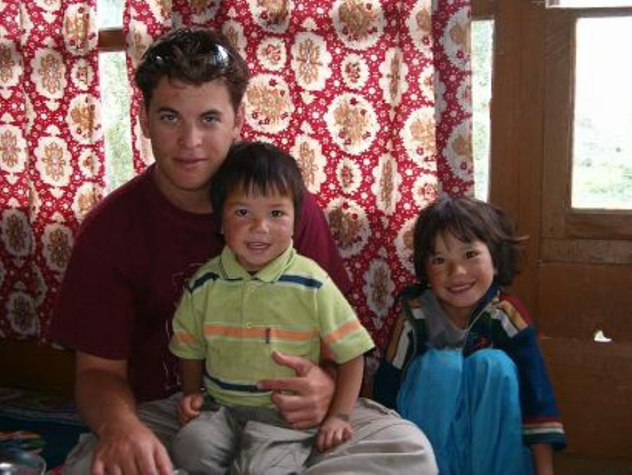 Yochai babysitting - Temisgam