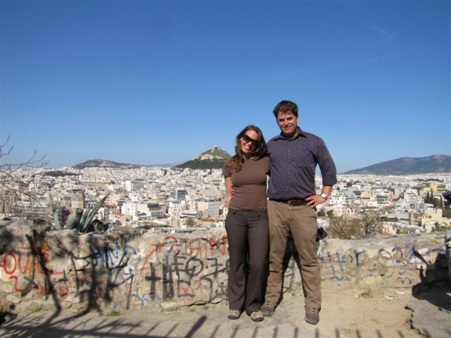 ואיתנו ברקע