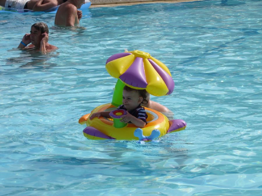 יעלה בבריכה