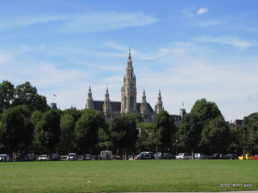 גנים וארמונות