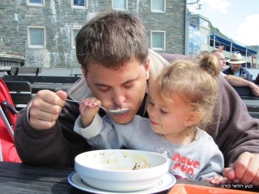 יעלה מאכילה את אבא