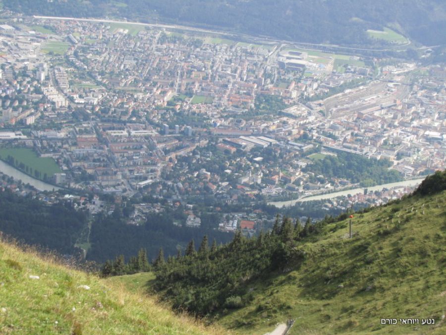 נוף מההר אשר מעל אינסברוק (ברקע)