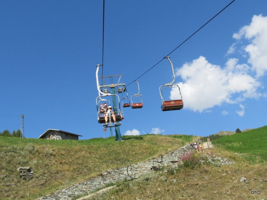 הרכבל במוביל לאגם Lod