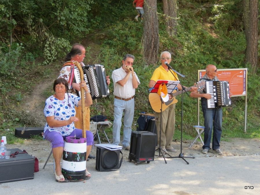 פסטיבל ב Chamois למרגלות אגם Lod