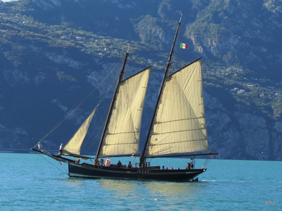 ספינת פיראטים באגם גארדה