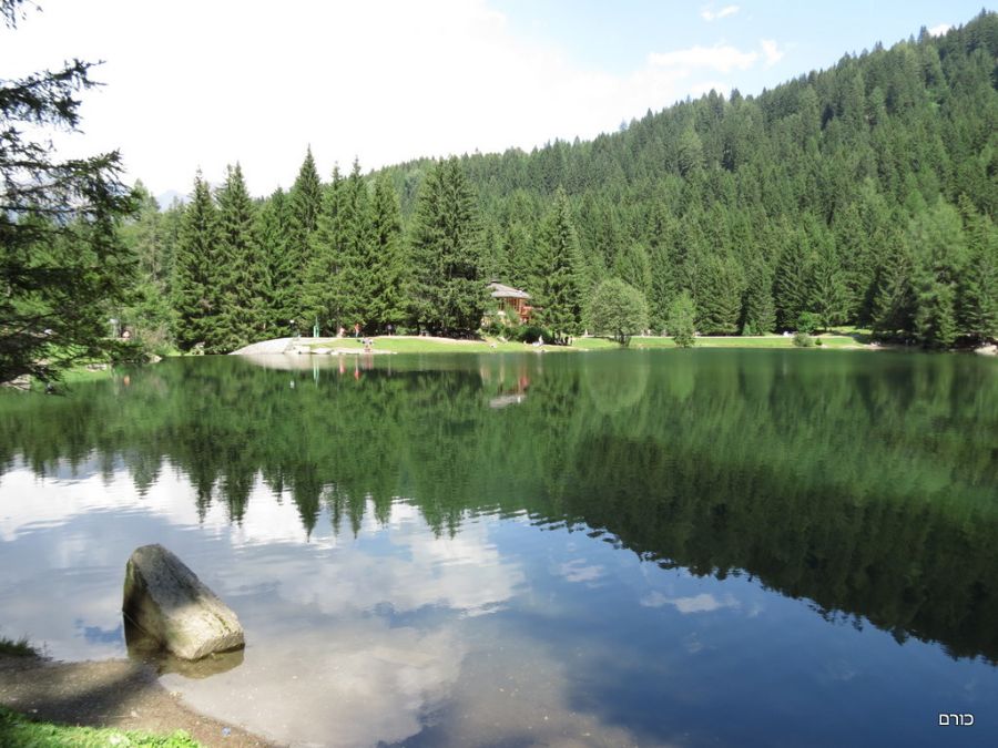 השתקפות באגם קפריולי