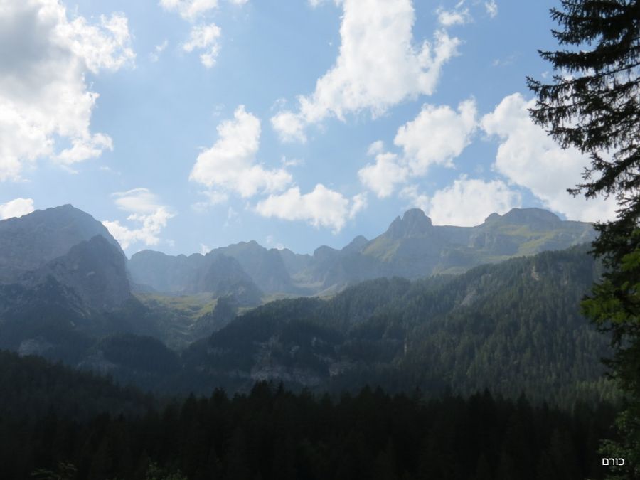 הנוף סביב אגם טובל